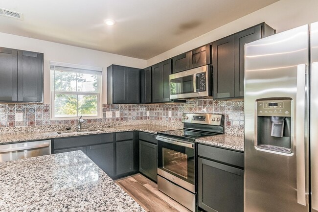 Building Photo - $500 off first month rent "Charming 3BD/2BA Home Located In Raleigh NC!!!