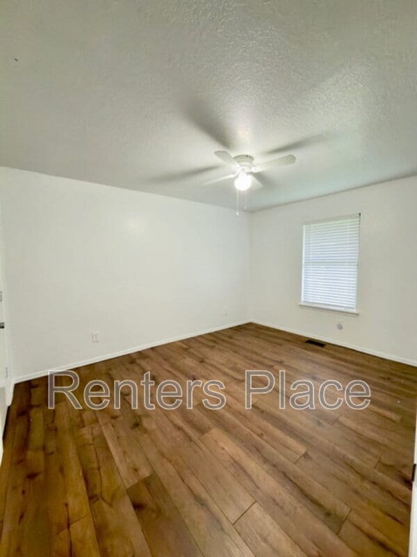 Building Photo - 1907 E 66th Pl