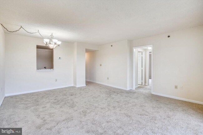 Building Photo - 505 E Braddock Rd