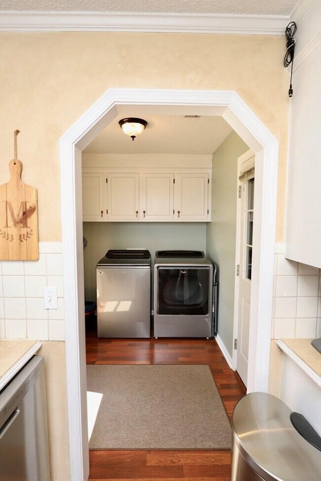 Building Photo - 2415 Edmunds Dr