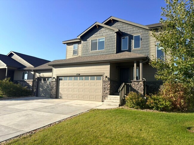 Building Photo - Beautiful 3 Bed, 2.5 Bath House in Windsor!