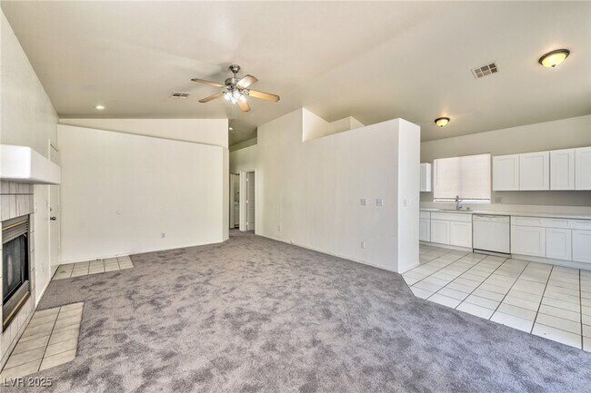 Building Photo - 2559 W Richmar Ave