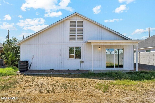 Building Photo - 3607 W Fillmore St