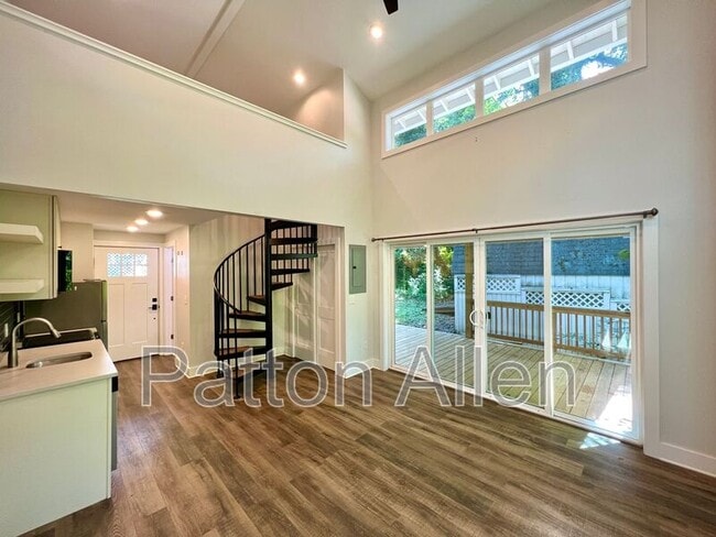 Building Photo - 10-10 Riverview Dr