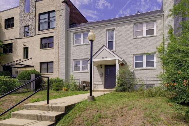 Building Photo - 1932 3rd St NE