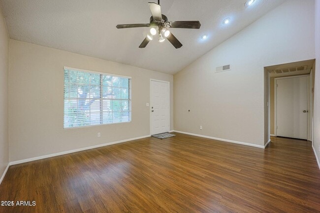 Building Photo - 1007 E Oraibi Dr