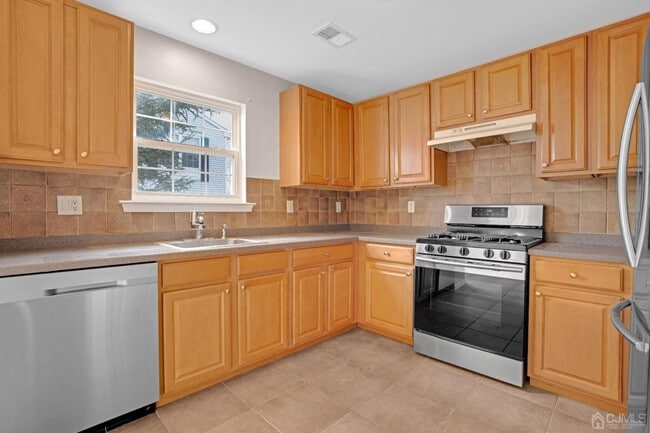 Building Photo - 7 Rondell Ln