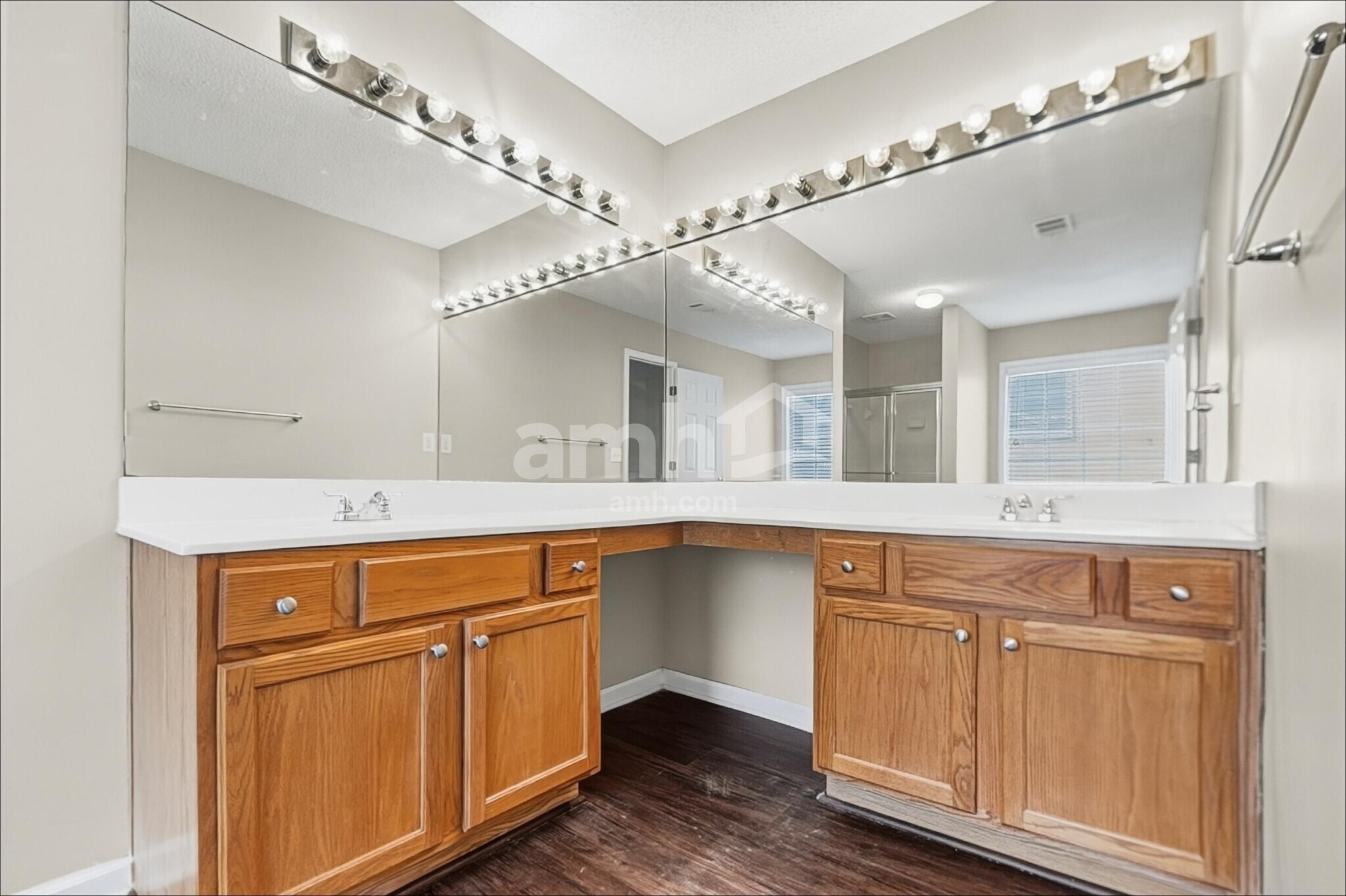 Building Photo - 3450 Ridgefair Dr