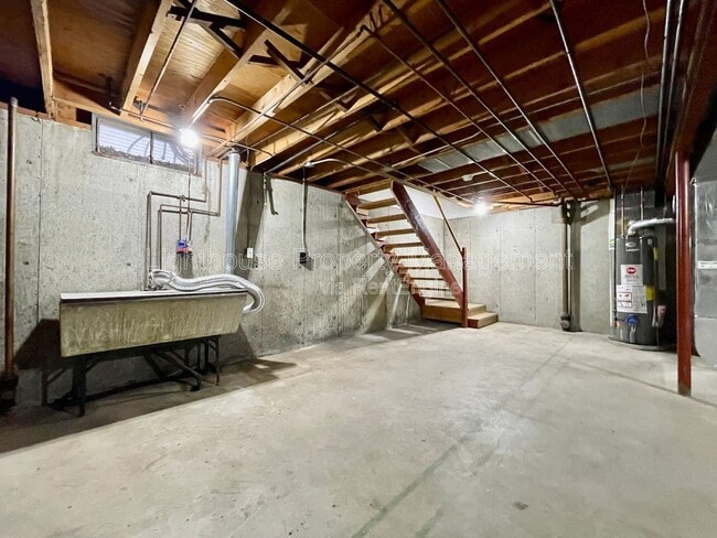 Building Photo - 1153 Hoyt St SE