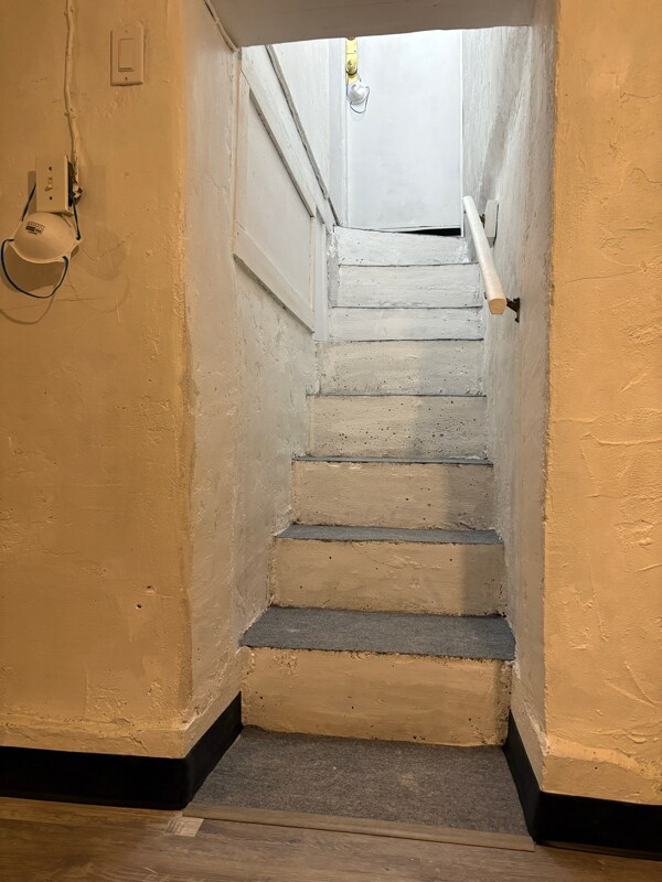 Building Photo - 205 N Hendren Ave