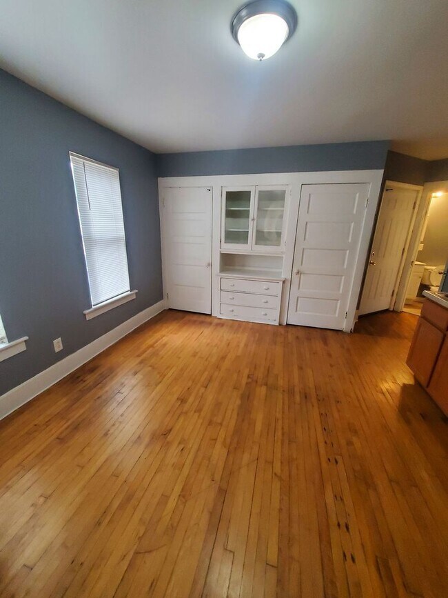 Interior Photo - 3368-3374 N Booth St 6 unit