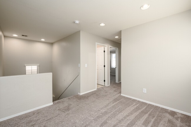 Upstairs Loft - 1024 E Frye Rd