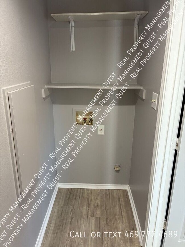 Building Photo - 611 Oriole Blvd