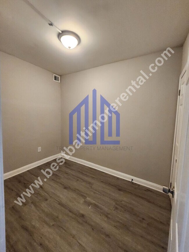 Building Photo - 3 bed 1 bath Home in West Baltimore