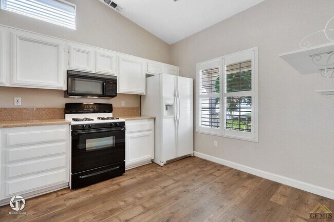 Building Photo - Adorable Riverlakes Home!