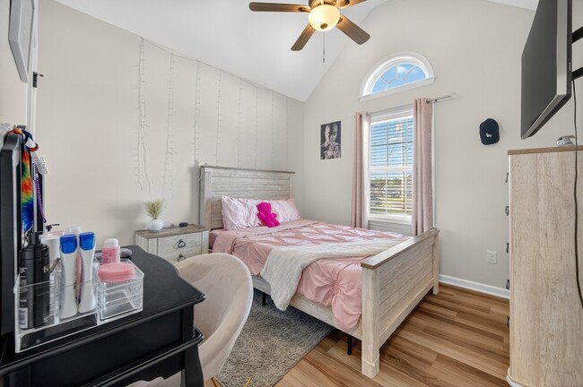 Building Photo - 3019 Cambridge Ct