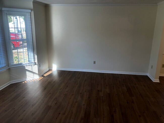 Building Photo - 2416 Creekmore Ct