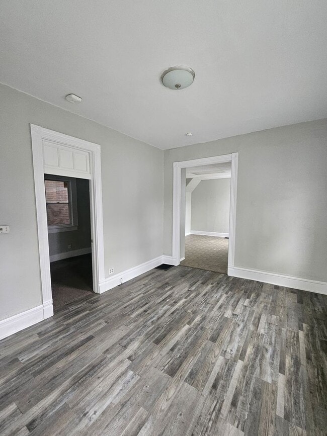 Building Photo - 4bed/2bath house