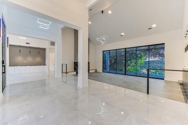 Building Photo - 9409 Bell Mountain Dr
