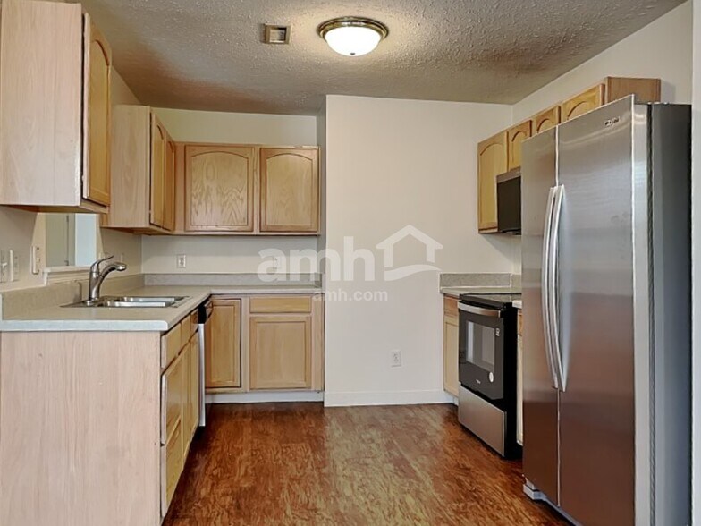 Building Photo - 1907 Landon Farms Ln