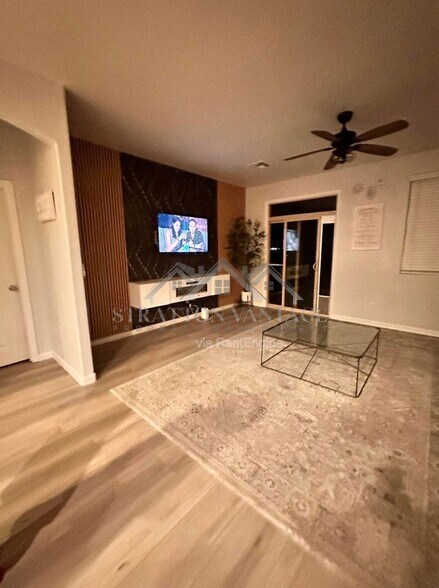Building Photo - 1036 S 177th Dr