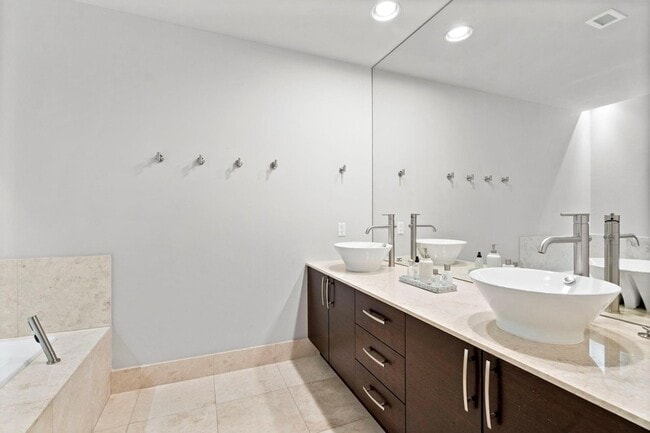 Building Photo - 3111 Welborn St