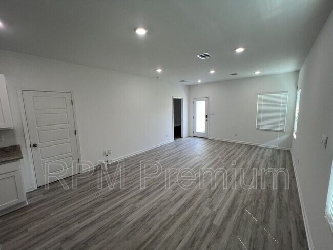 Building Photo - 1255 Drago Dr