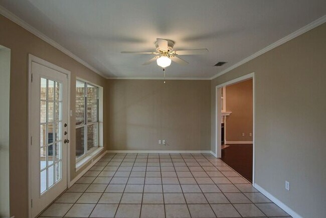 Building Photo - Beautiful 3 Bedroom in Tyler! Coming Soon!
