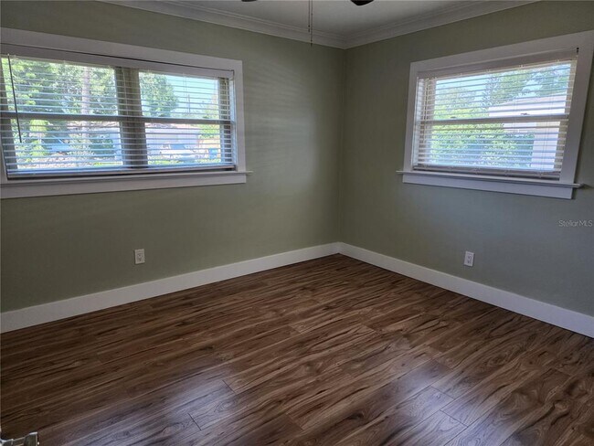 Building Photo - 2347 Eastwood Dr