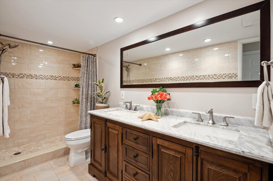 guest bath - 2841 N Ocean Blvd