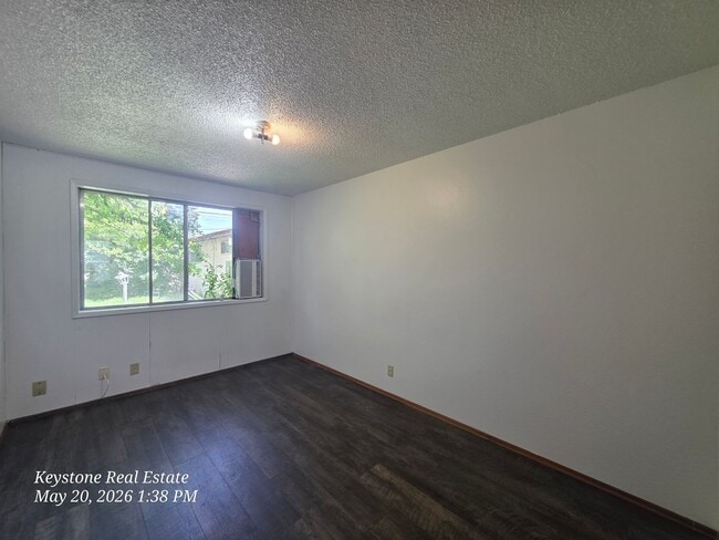 Building Photo - 1025 1/2 Maxwell Rd.