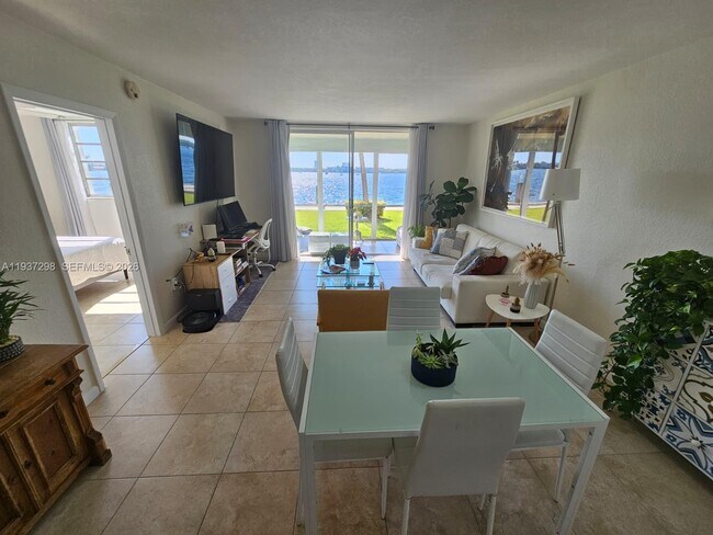 Building Photo - 3000 Marcos Dr