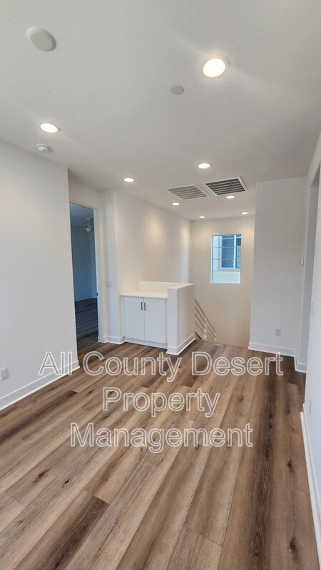 Building Photo - 35944 Randall Ln