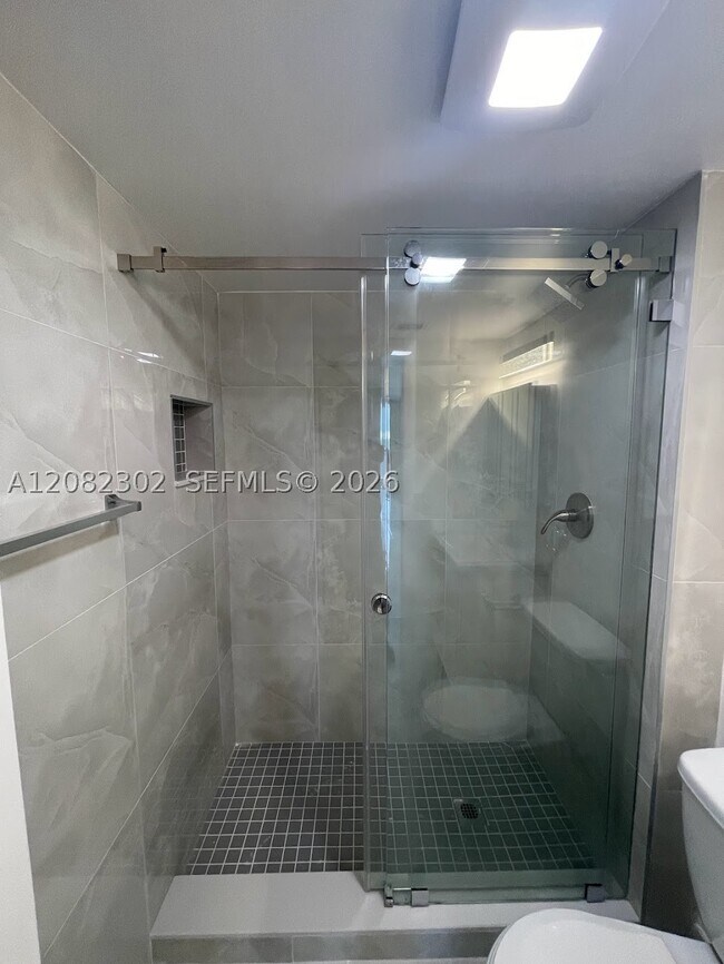 Building Photo - 1351 NE Miami Gardens Dr