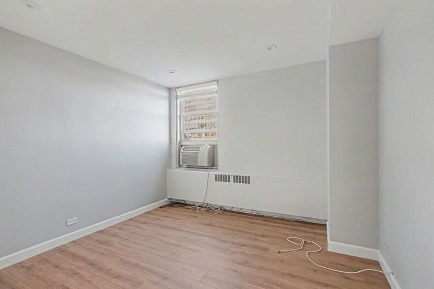 Building Photo - 3950 N Lake Shore Dr