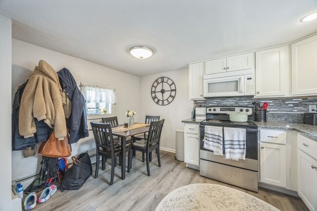 Building Photo - Cozy 2-Bedroom, 1 Bath Apartment in Plymou...