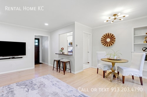 Building Photo - 5906 W 75th Terrace