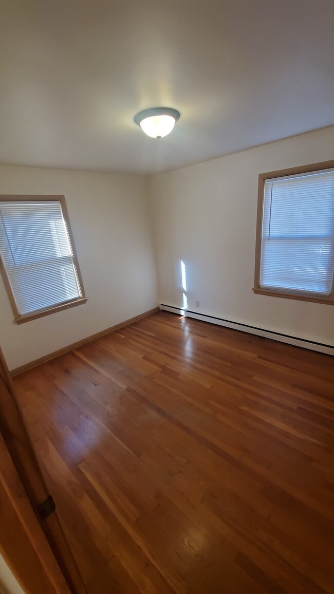 Building Photo - 902 S Brooks St