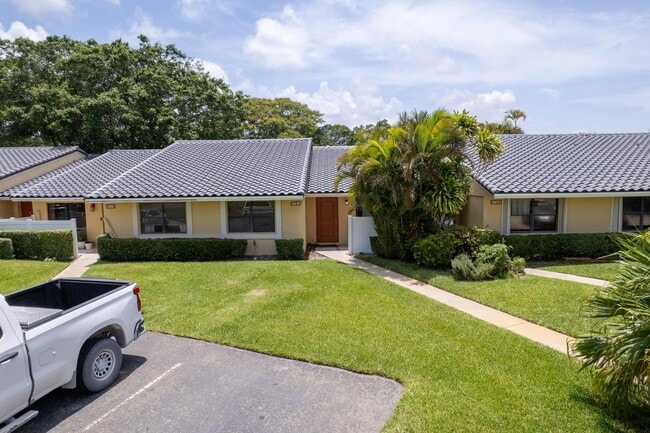 Building Photo - 6721 Bridlewood Ct