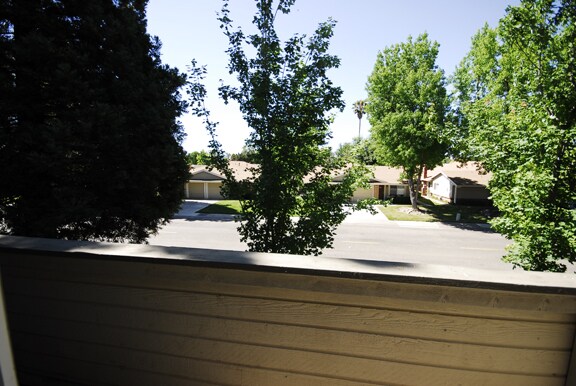 Building Photo - REDUCED - 1 bedroom 1 bath unit.