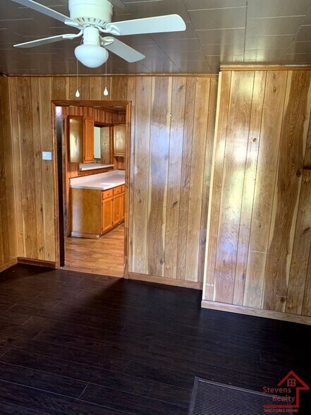 Building Photo - 2110 Brown Ave