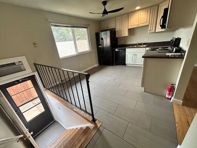 Building Photo - 2-Bed/1.5-Bath Longmont Townhome