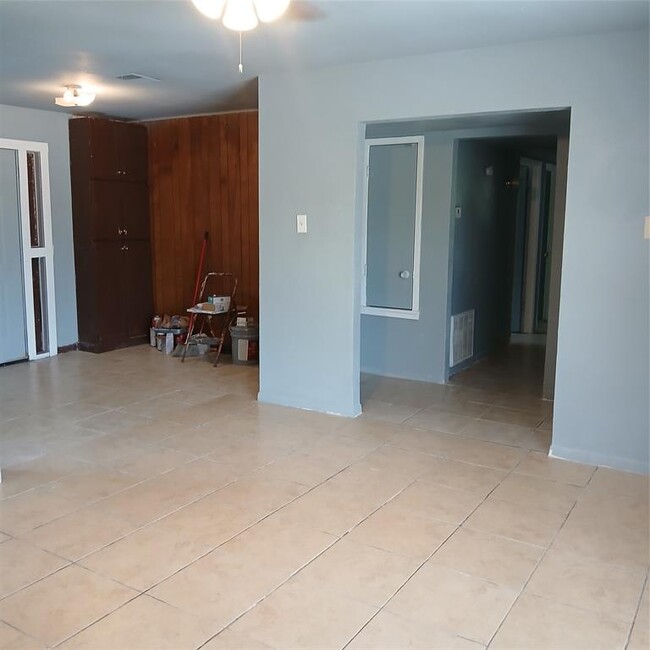Building Photo - 11239 Spottswood Dr