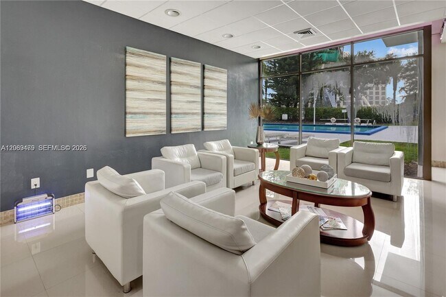 Building Photo - 20100 W Country Club Dr