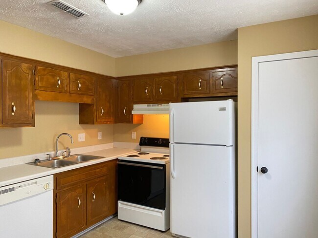 Building Photo - 3865 Northeast Dr