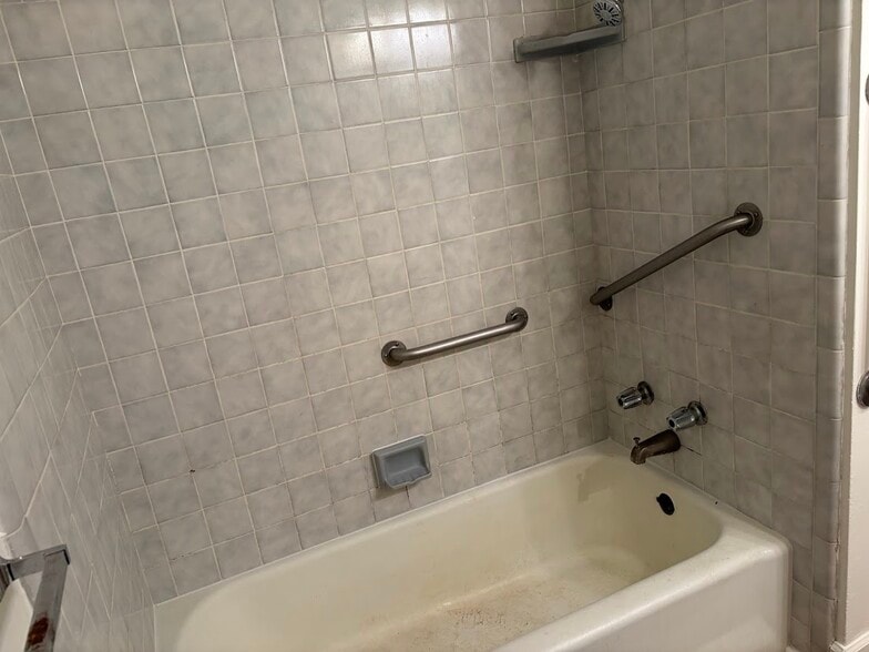 Building Photo - 614 Rincon Rd