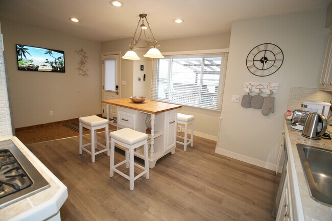 Building Photo - 1271 Bonnie Ln