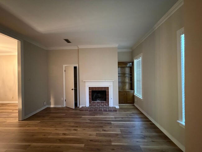 Building Photo - 3815 Creswell Ave