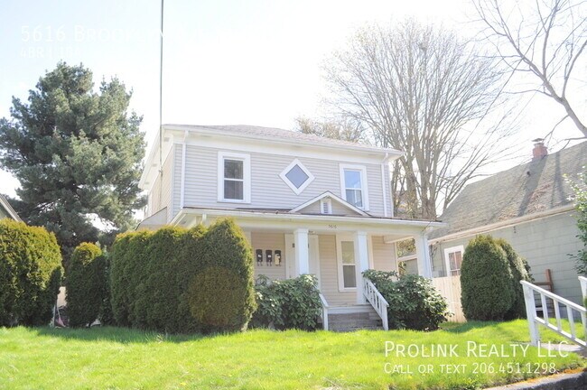 Building Photo - 5616 Brooklyn Ave NE