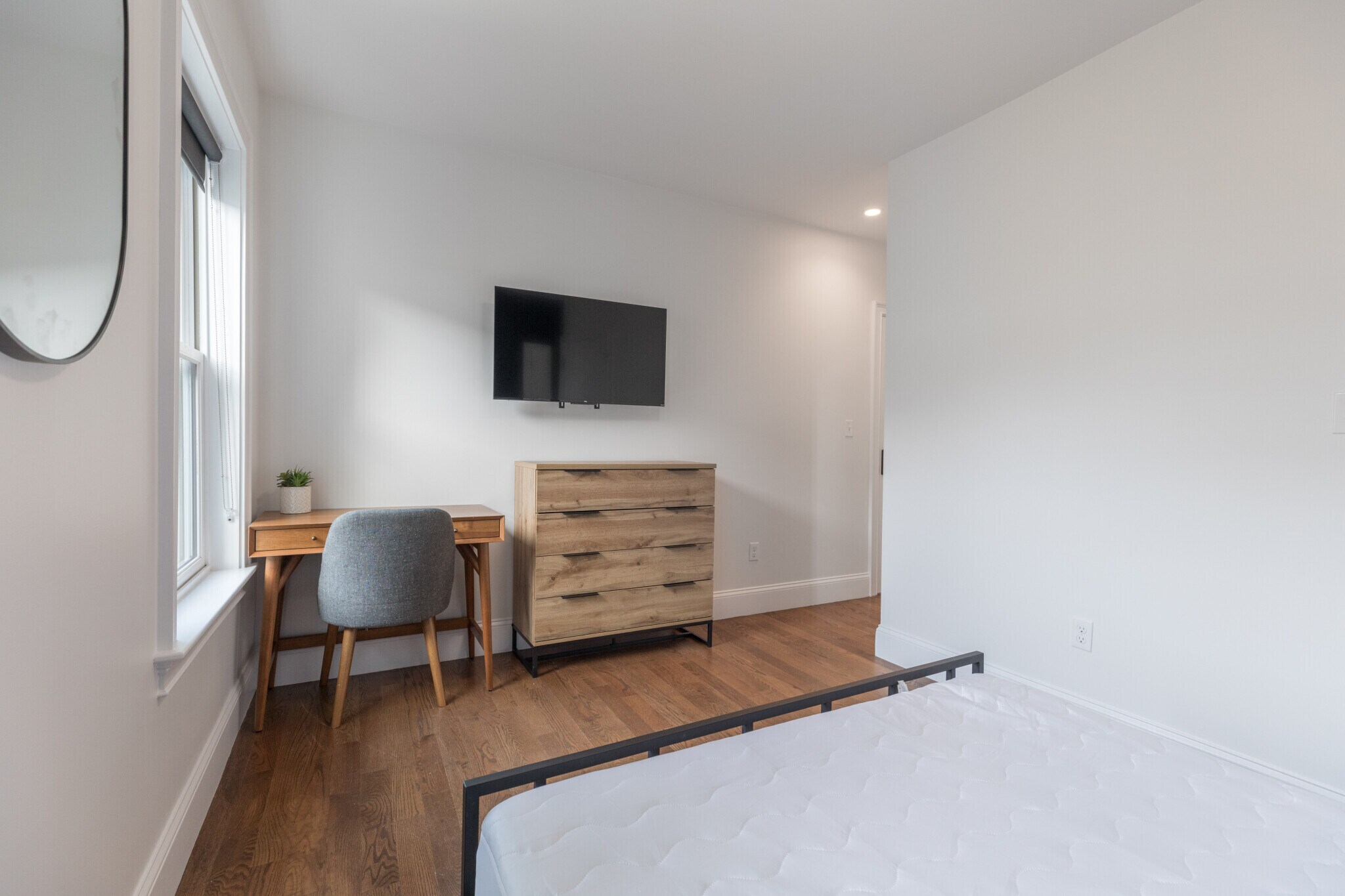 Building Photo - 121 Centre St